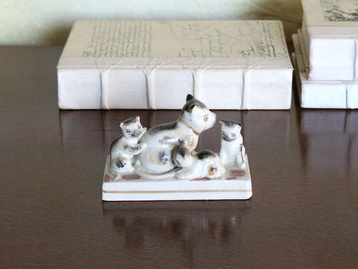FIG338 Cat With Kittens Figurine 