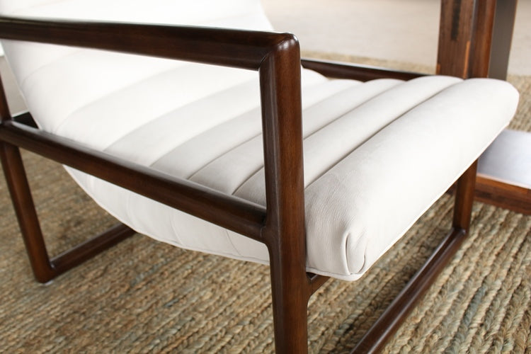 LC208 Fitz Lounge Chair