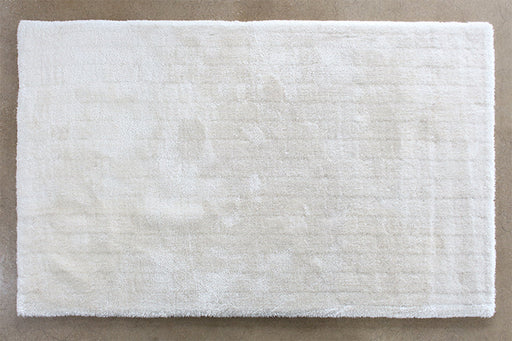 RUG363 - 5' x 8' Ecru Hand-Tufted Plush Rug
