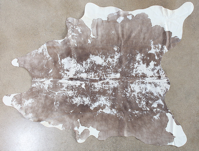 RUG397 - 5' X 7' Cream And Light Brown Cowhide Rug