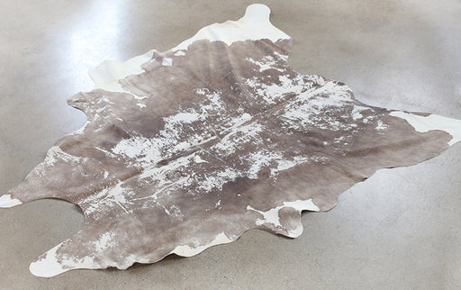 RUG397 - 5' X 7' Cream And Light Brown Cowhide Rug