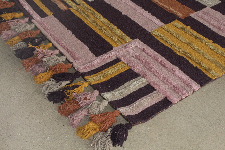 RUG515 - 5' X 7'6"  Spice And Bordeaux Hooked Wool Rug