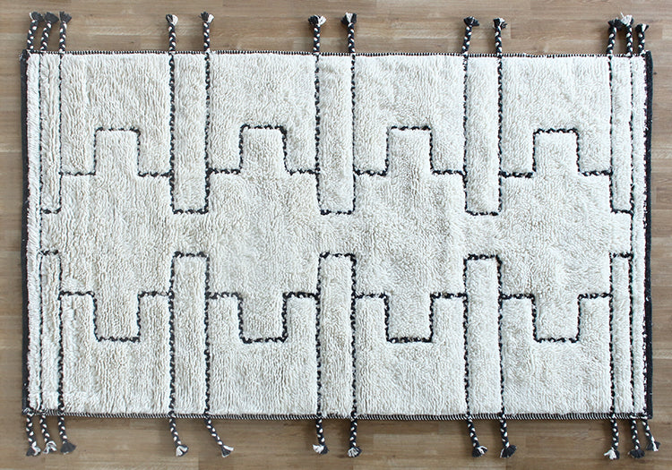 5 X 8 Black And Cream Braided Pattern Rug